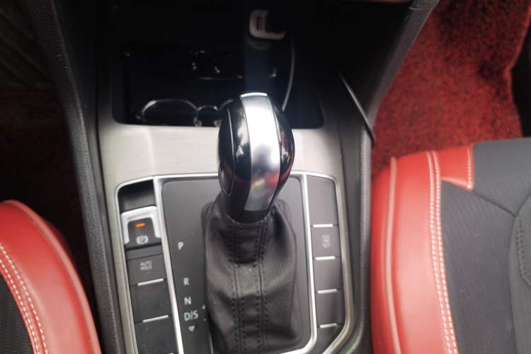 Used Volkswagen Golf Sportsvan 2016 1.6L Automatic Comfort Model Gear Lever