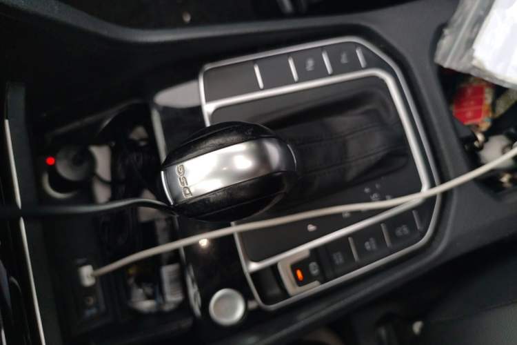 Used Volkswagen Golf Sportsvan 2016 280TSI Automatic Flagship Model Gear Lever