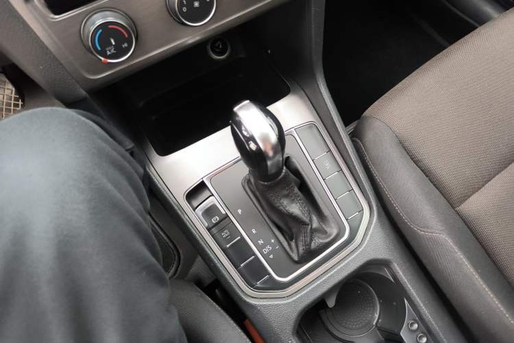 Used Volkswagen Golf Sportsvan 2016 1.6L Automatic Comfort Model Gear Lever