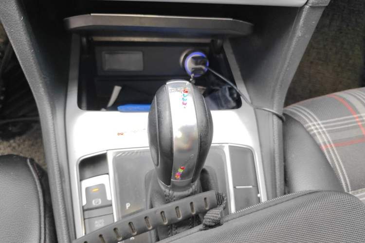 Used Volkswagen Golf Sportsvan 2016 230TSI Automatic Trend Edition Gear Lever