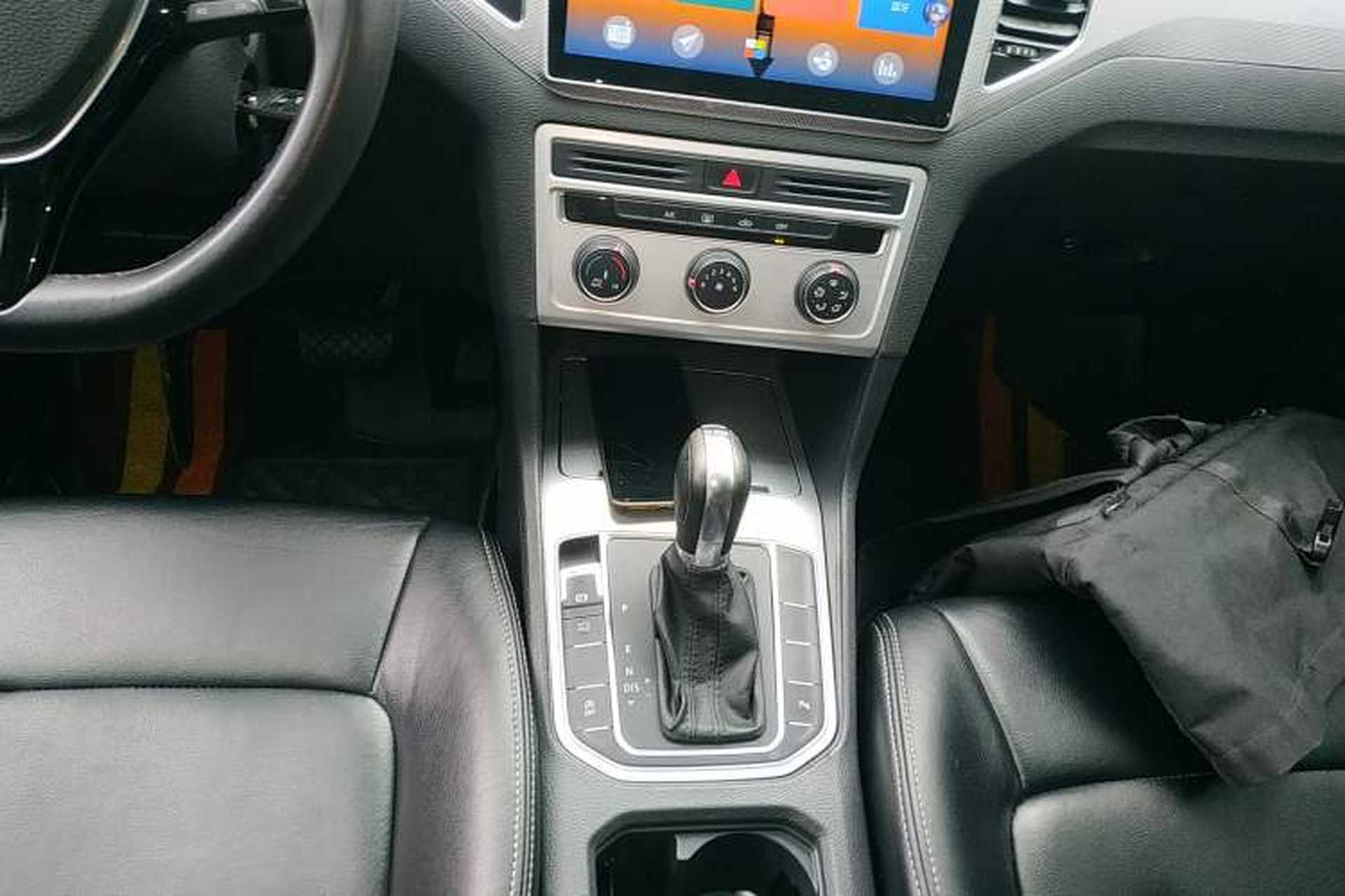 Used Volkswagen Golf Sportsvan 2016 230TSI Automatic Trend Edition Gear Lever
