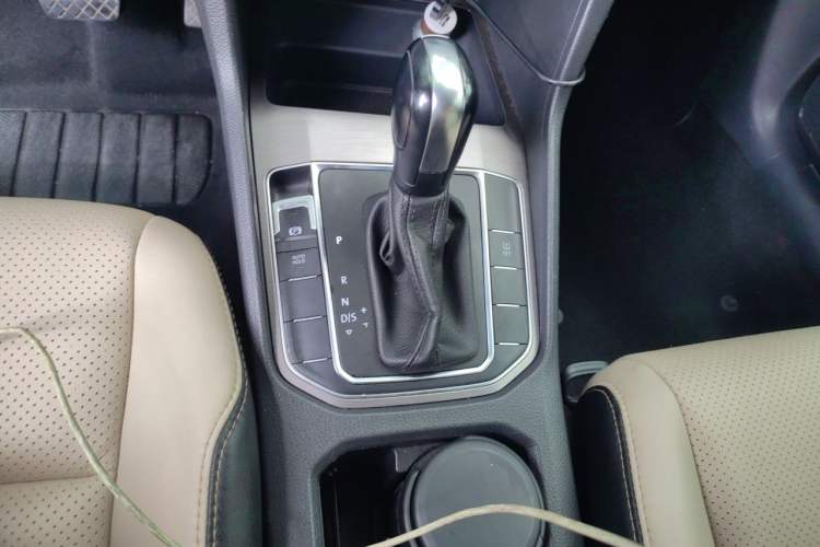 Used Volkswagen Golf Sportsvan 2016 1.6L Automatic Comfort Model Gear Lever