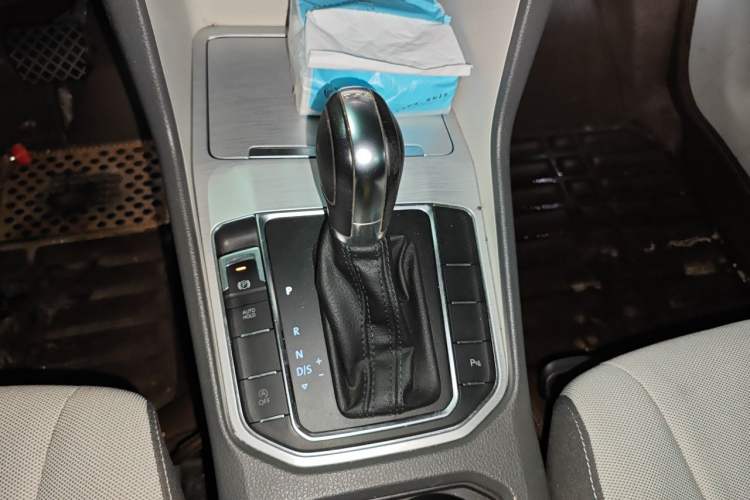 Used Volkswagen Golf Sportsvan 2016 230TSI Automatic Trend Edition Gear Lever