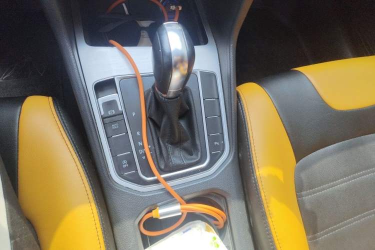 Used Volkswagen Golf Sportsvan 2016 230TSI Automatic Trend Edition Gear Lever