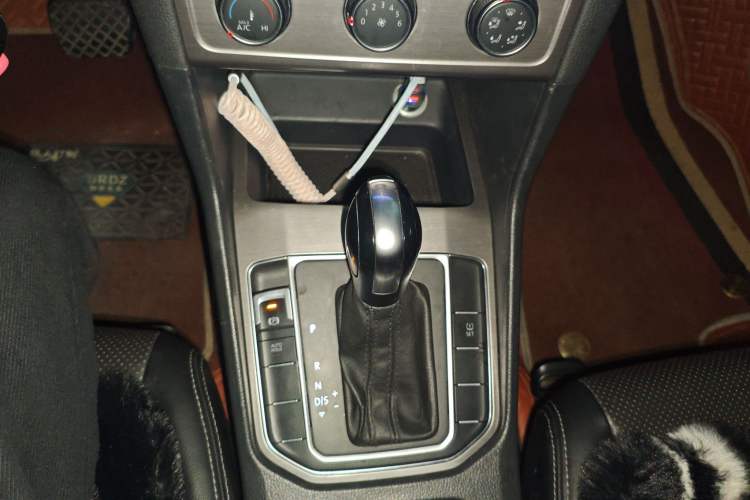 Used Volkswagen Golf Sportsvan 2016 1.6L Automatic Comfort Model Gear Lever