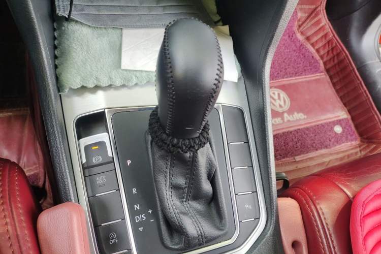 Used Volkswagen Golf Sportsvan 2016 230TSI Automatic Trend Edition Gear Lever