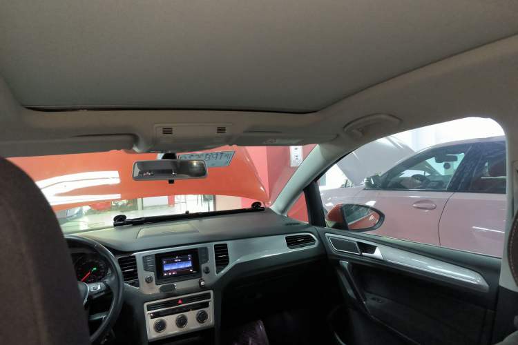 Used Volkswagen Golf Sportsvan 2016 230TSI Automatic Trend Edition Headliner