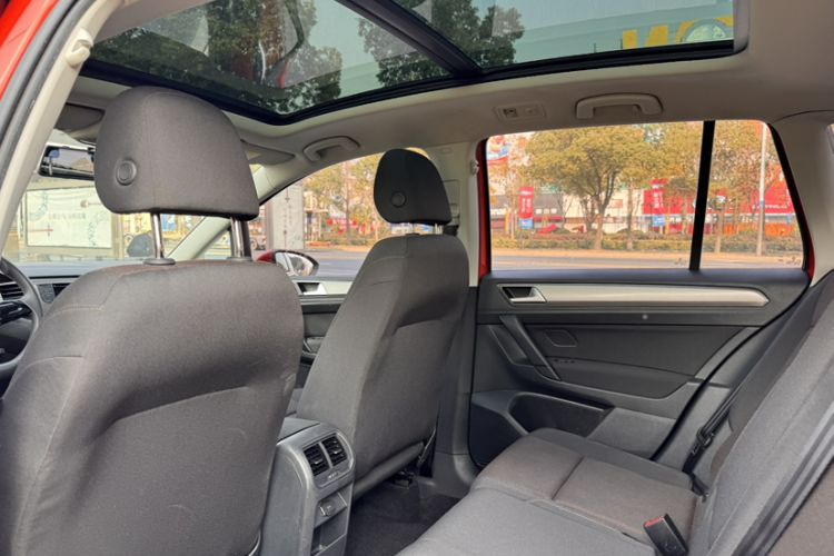 Used Volkswagen Golf Sportsvan 2016 1.6L Automatic Comfort Model Headliner
