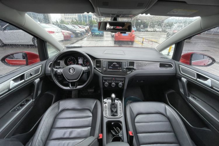 Used Volkswagen Golf Sportsvan 2016 280TSI Automatic Luxury Model Interior 2