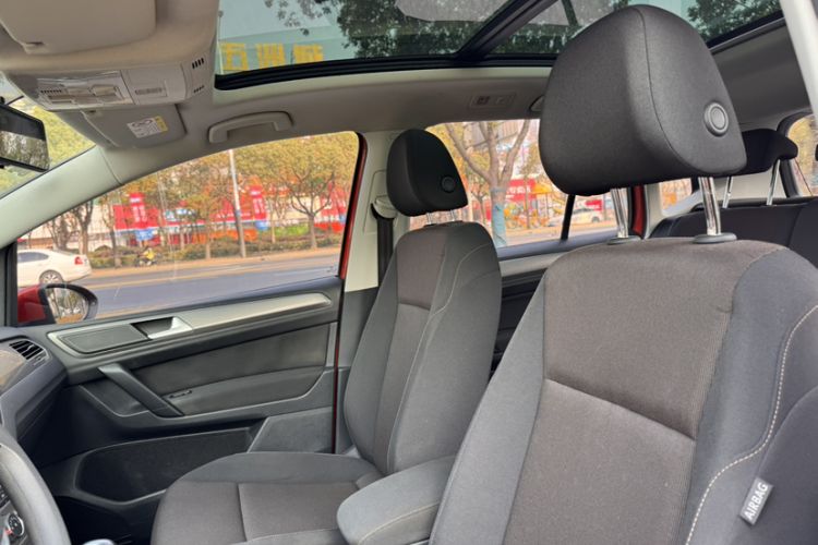 Used Volkswagen Golf Sportsvan 2016 1.6L Automatic Comfort Model Interior 2