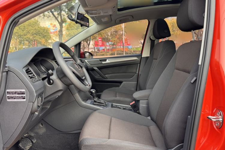 Used Volkswagen Golf Sportsvan 2016 1.6L Automatic Comfort Model Interior 3