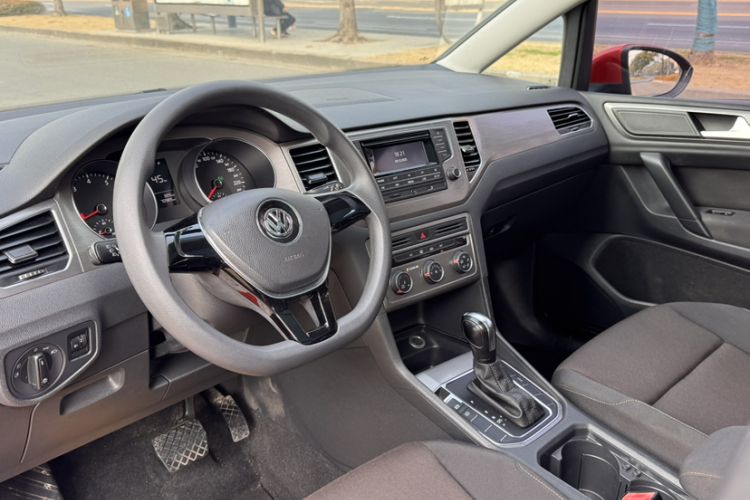 Used Volkswagen Golf Sportsvan 2016 1.6L Automatic Comfort Model Interior 5
