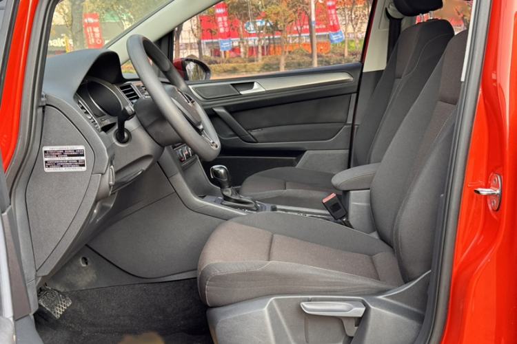 Used Volkswagen Golf Sportsvan 2016 1.6L Automatic Comfort Model Left Front Seat