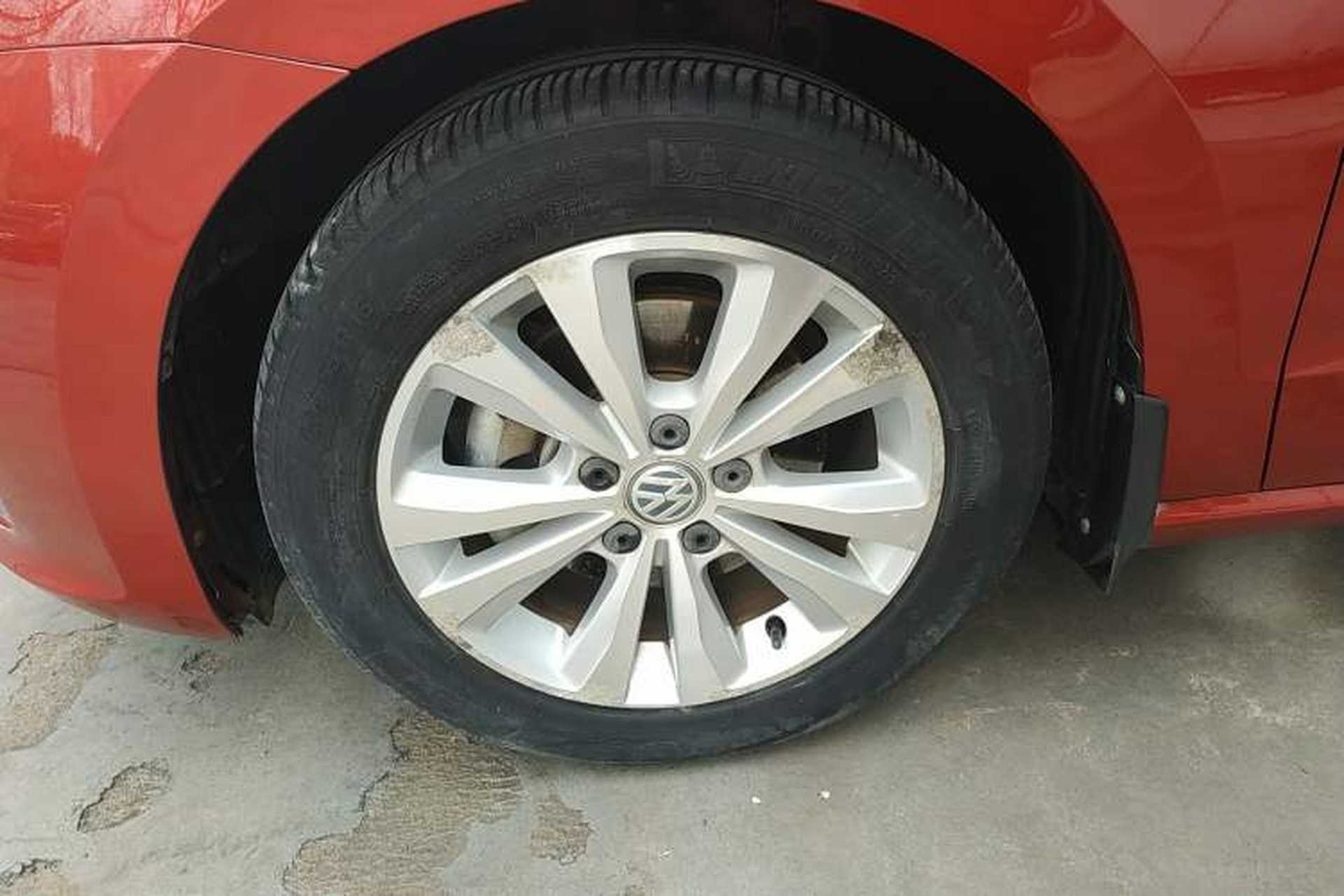 Used Volkswagen Golf Sportsvan 2016 230TSI Automatic Trend Edition Left Front Wheel Hub