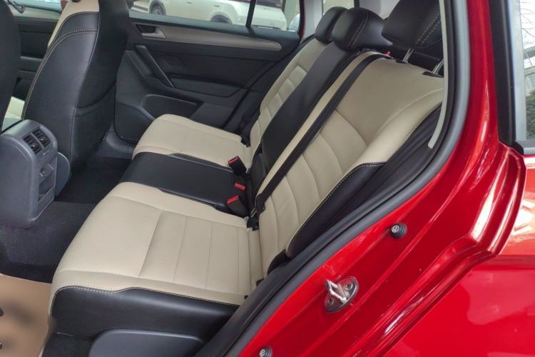 Used Volkswagen Golf Sportsvan 2016 1.6L Automatic Comfort Model Left Rear Seat
