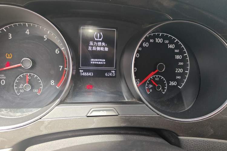 Used Volkswagen Golf Sportsvan 2016 230TSI Automatic Luxury Version Odometer Close Up
