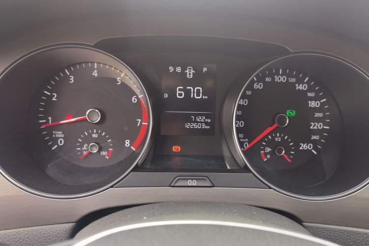 Used Volkswagen Golf Sportsvan 2016 1.6L Automatic Comfort Model Odometer Close Up