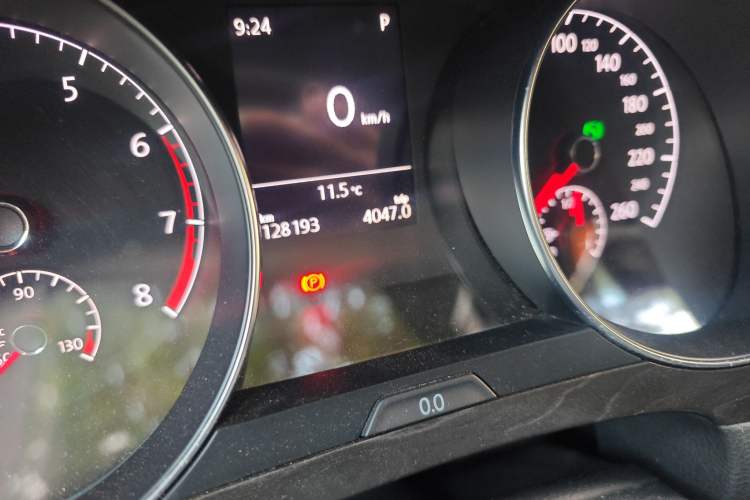Used Volkswagen Golf Sportsvan 2016 280TSI Automatic Luxury Model Odometer Close Up