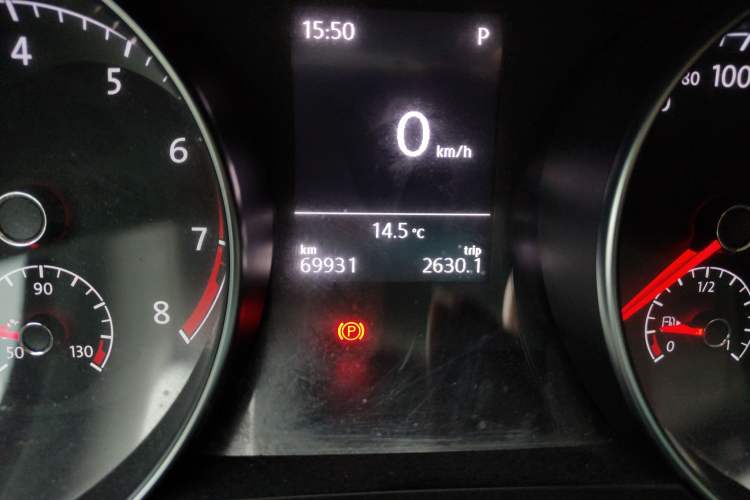 Used Volkswagen Golf Sportsvan 2016 230TSI Automatic Trend Edition Odometer Close Up