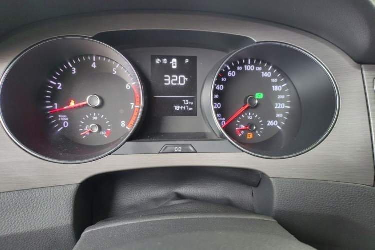 Used Volkswagen Golf Sportsvan 2016 1.6L Automatic Comfort Model Odometer Close Up