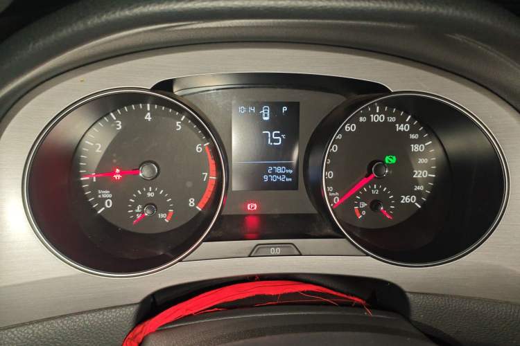 Used Volkswagen Golf Sportsvan 2016 1.6L Automatic Comfort Model Odometer Close Up