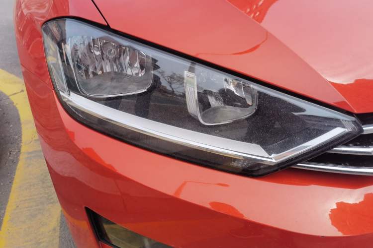 Used Volkswagen Golf Sportsvan 2016 1.6L Automatic Comfort Model Right Front Headlight