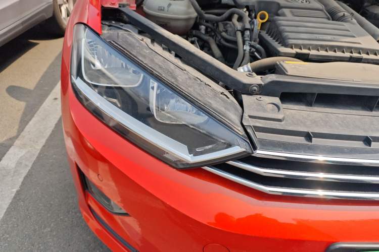 Used Volkswagen Golf Sportsvan 2016 230TSI Automatic Trend Edition Right Front Headlight