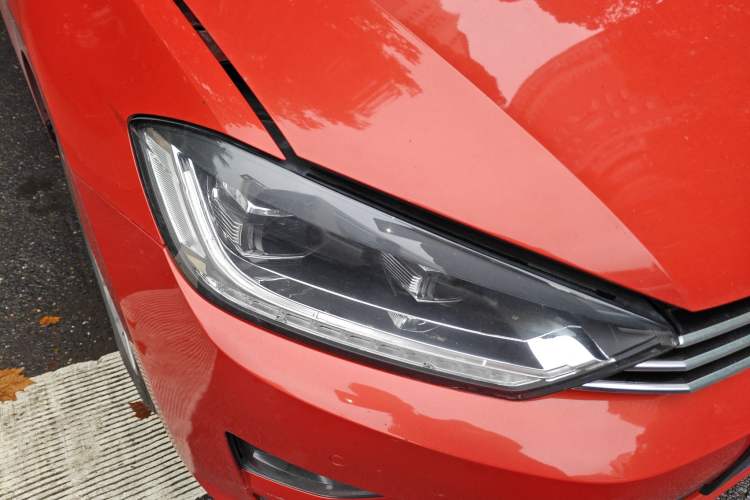 Used Volkswagen Golf Sportsvan 2016 230TSI Automatic Trend Edition Right Front Headlight