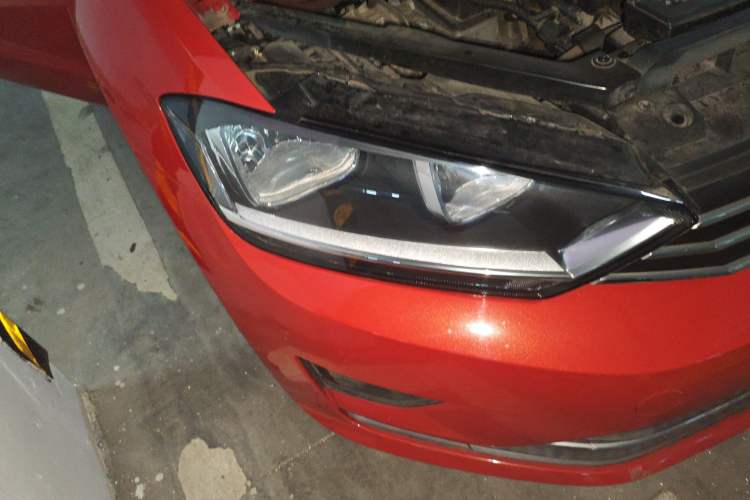 Used Volkswagen Golf Sportsvan 2016 1.6L Automatic Comfort Model Right Front Headlight