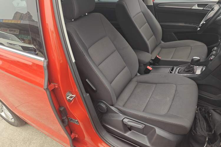 Used Volkswagen Golf Sportsvan 2016 230TSI Automatic Trend Edition Right Front Seat