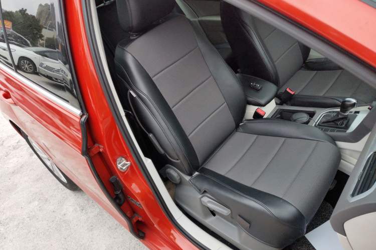 Used Volkswagen Golf Sportsvan 2016 230TSI Automatic Trend Edition Right Front Seat
