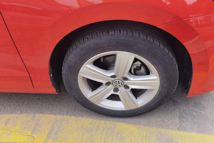 Used Volkswagen Golf Sportsvan 2016 1.6L Automatic Comfort Model Right Front Wheel Hub
