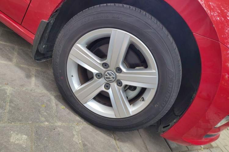 Used Volkswagen Golf Sportsvan 2016 1.6L Automatic Comfort Model Right Front Wheel Hub