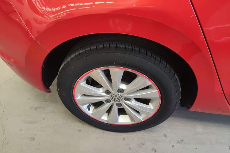 Used Volkswagen Golf Sportsvan 2016 230TSI Automatic Trend Edition Right Rear Wheel Hub