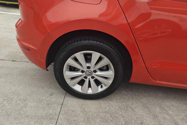 Used Volkswagen Golf Sportsvan 2016 230TSI Automatic Trend Edition Right Rear Wheel Hub