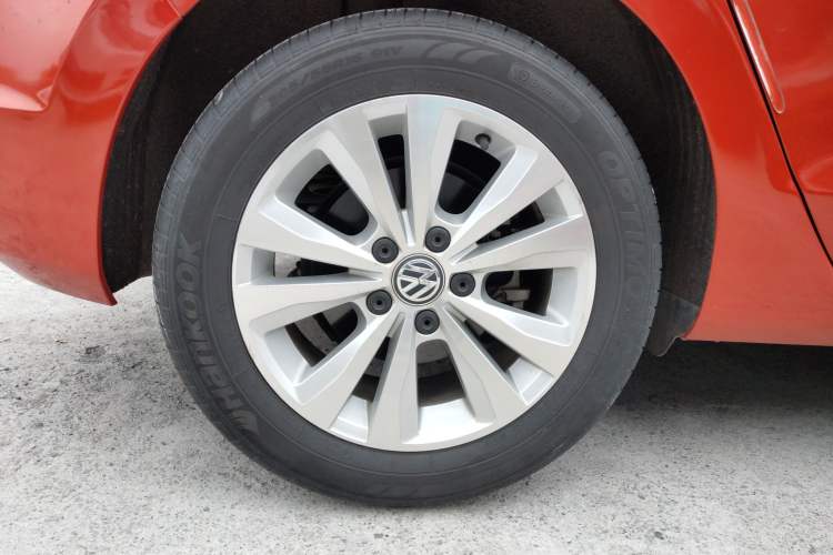 Used Volkswagen Golf Sportsvan 2016 230TSI Automatic Trend Edition Right Rear Wheel Hub