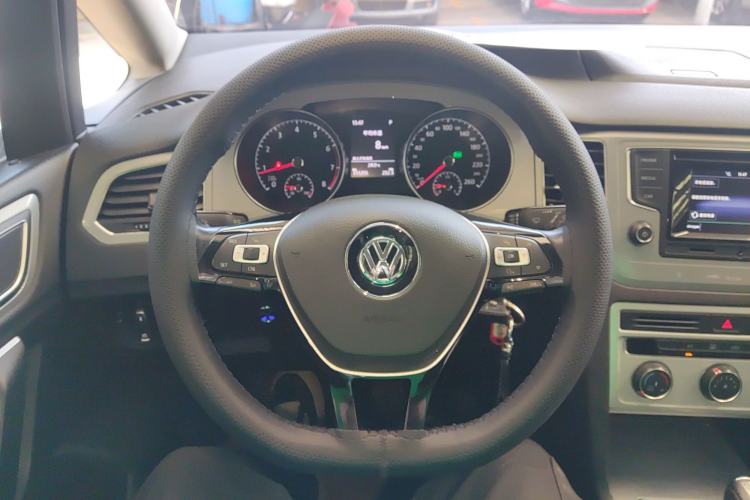 Used Volkswagen Golf Sportsvan 2016 230TSI Automatic Trend Edition Steering Wheel