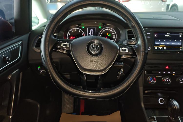 Used Volkswagen Golf Sportsvan 2016 230TSI Automatic Trend Edition Steering Wheel
