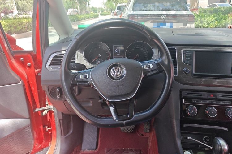 Used Volkswagen Golf Sportsvan 2016 230TSI Automatic Luxury Version Steering Wheel