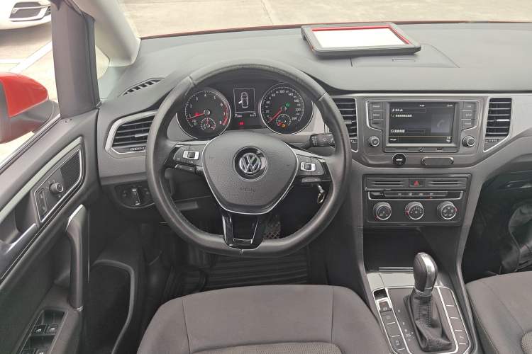 Used Volkswagen Golf Sportsvan 2016 230TSI Automatic Trend Edition Steering Wheel