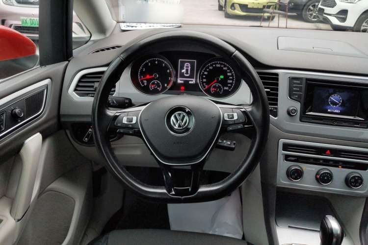 Used Volkswagen Golf Sportsvan 2016 230TSI Automatic Trend Edition Steering Wheel