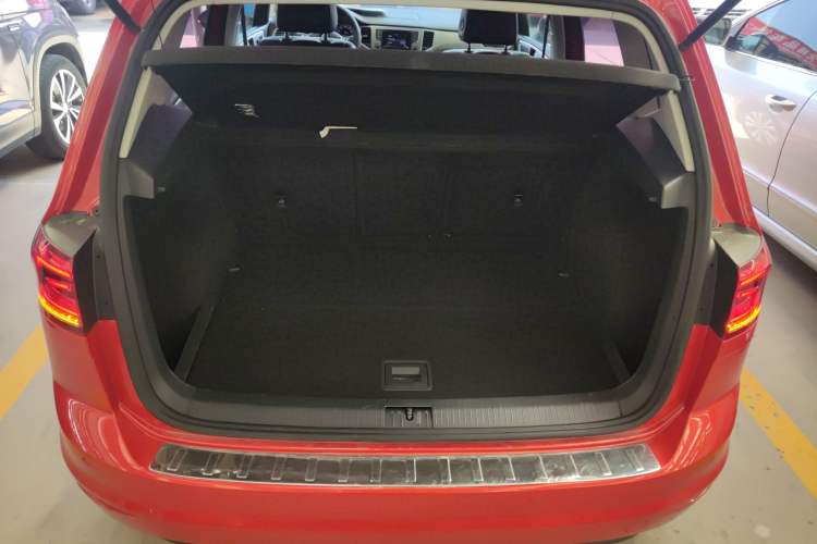 Used Volkswagen Golf Sportsvan 2016 230TSI Automatic Trend Edition Trunk