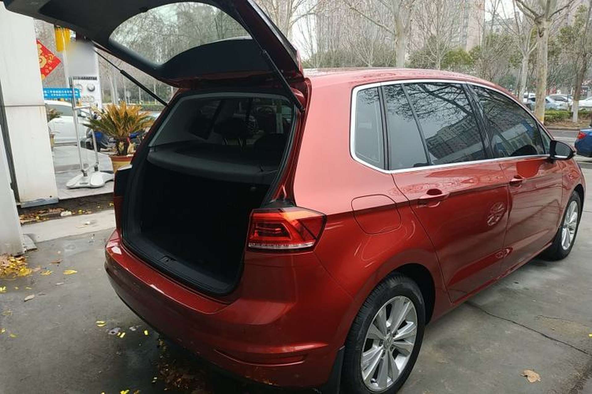 Used Volkswagen Golf Sportsvan 2016 230TSI Automatic Trend Edition Trunk