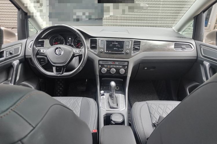 Used Volkswagen Golf Sportsvan 2016 230TSI Automatic Luxury Version Center Console