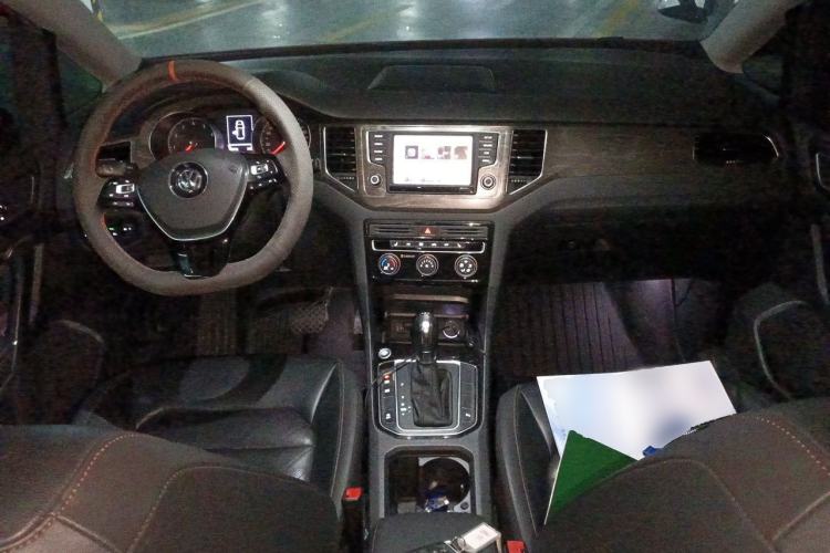 Used Volkswagen Golf Sportsvan 2016 280TSI Automatic Luxury Model Center Console