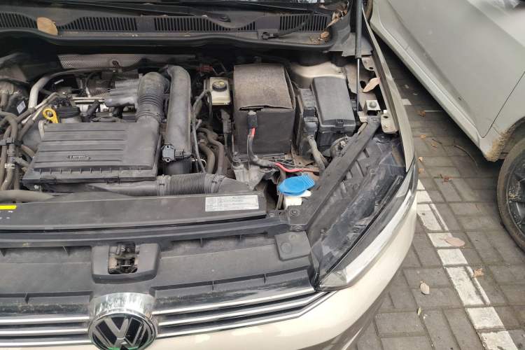 Used Volkswagen Golf Sportsvan 2016 230TSI Automatic Luxury Version Engine Bay Left