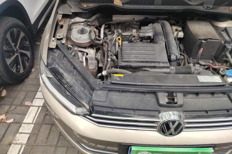 Used Volkswagen Golf Sportsvan 2016 230TSI Automatic Luxury Version Engine Bay Right