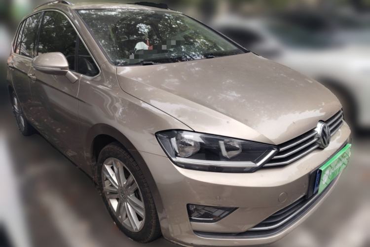 Used Volkswagen Golf Sportsvan 2016 230TSI Automatic Luxury Version Front Right 45 Deg