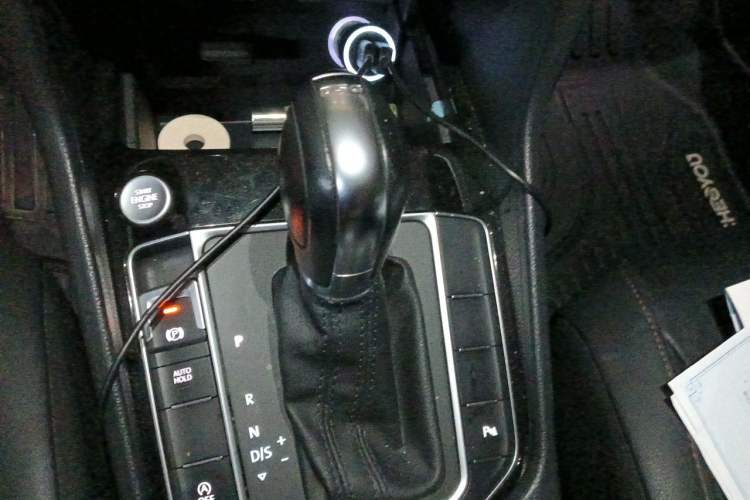Used Volkswagen Golf Sportsvan 2016 280TSI Automatic Luxury Model Gear Lever