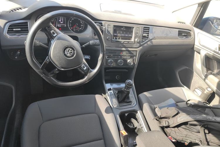 Used Volkswagen Golf Sportsvan 2016 230TSI Manual Entry-Level Trim Interior 2